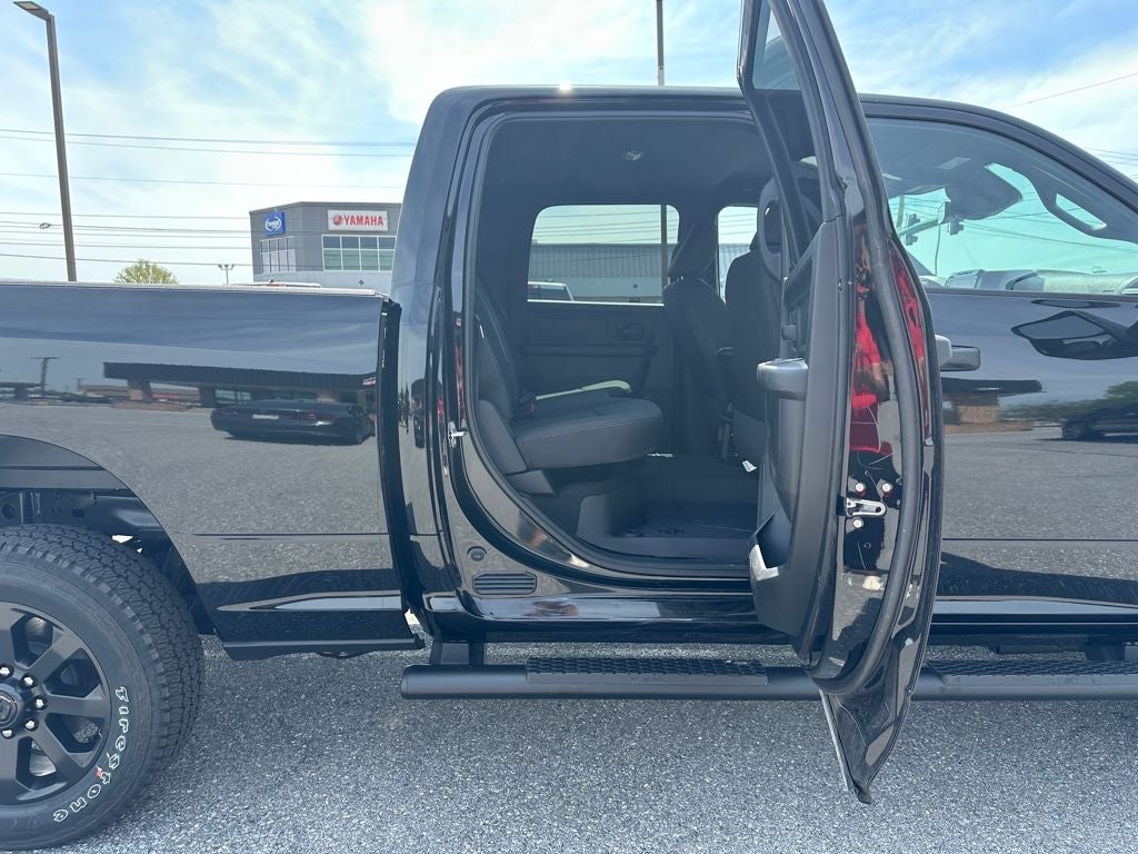 2026 RAM Ram 2500 RAM 2500 BLACK EXPRESS CREW CAB 4X4 6'4' BOX