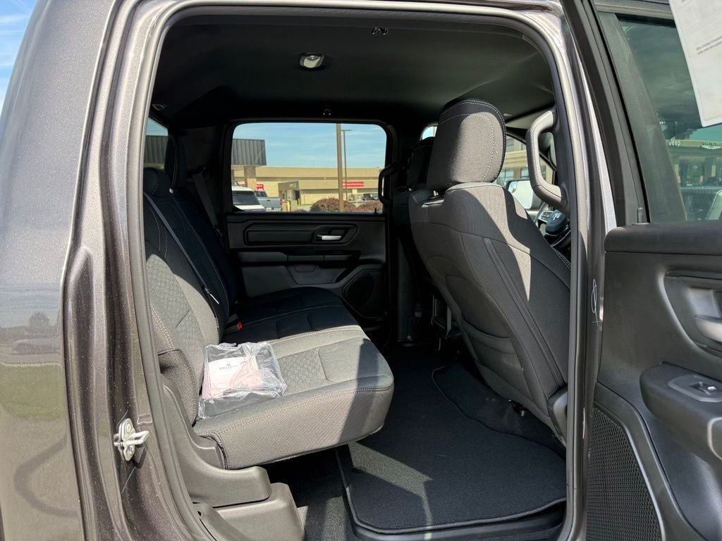 2026 RAM 1500 Express Crew Cab 4x4 5'7' Box
