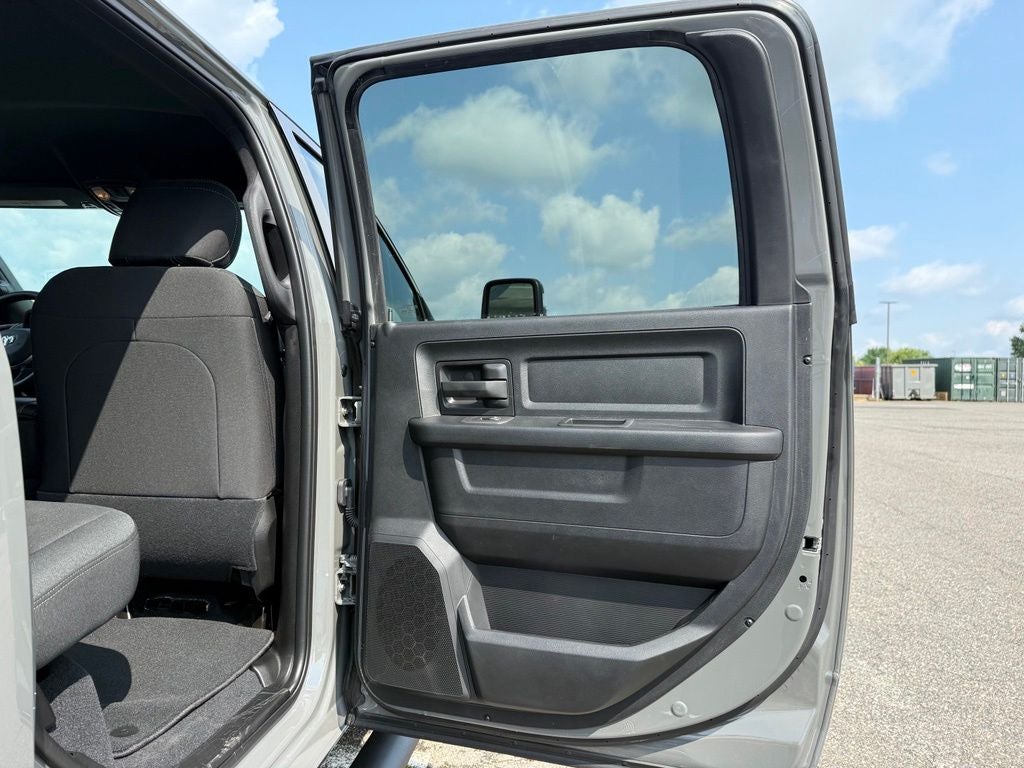 2026 RAM Ram 2500 RAM 2500 BLACK EXPRESS CREW CAB 4X4 6'4' BOX