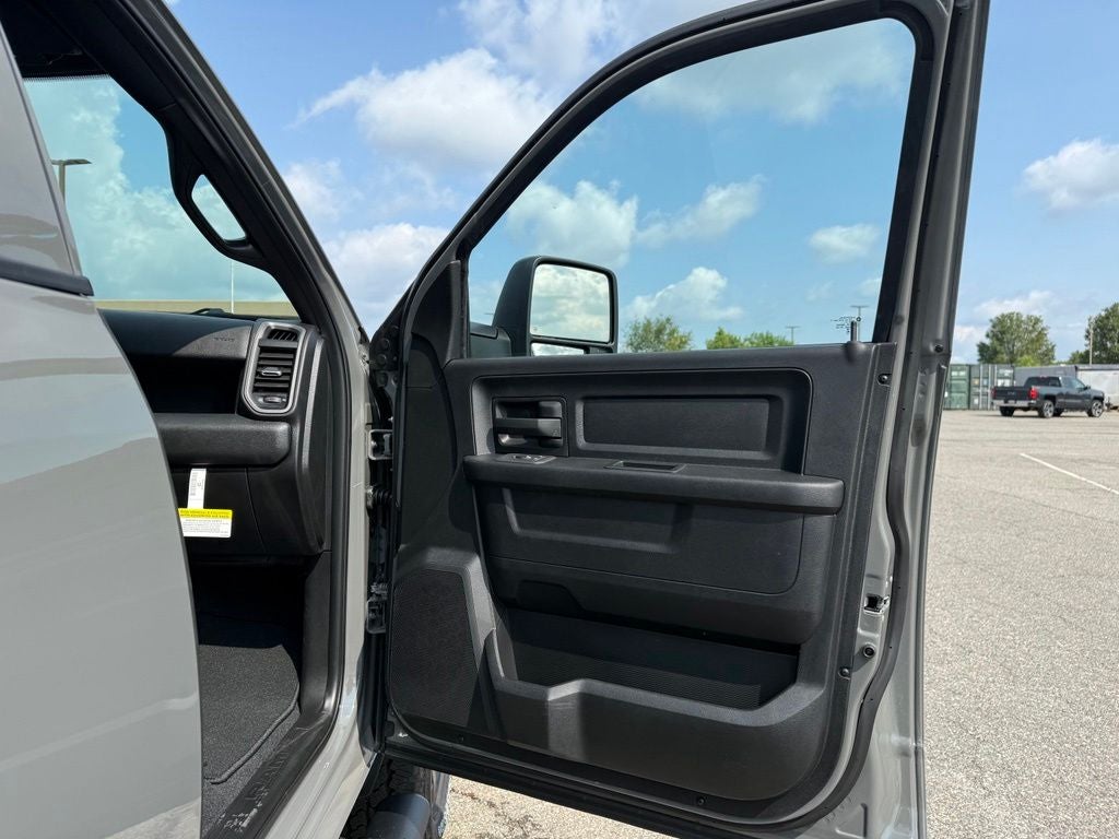 2026 RAM Ram 2500 RAM 2500 BLACK EXPRESS CREW CAB 4X4 6'4' BOX