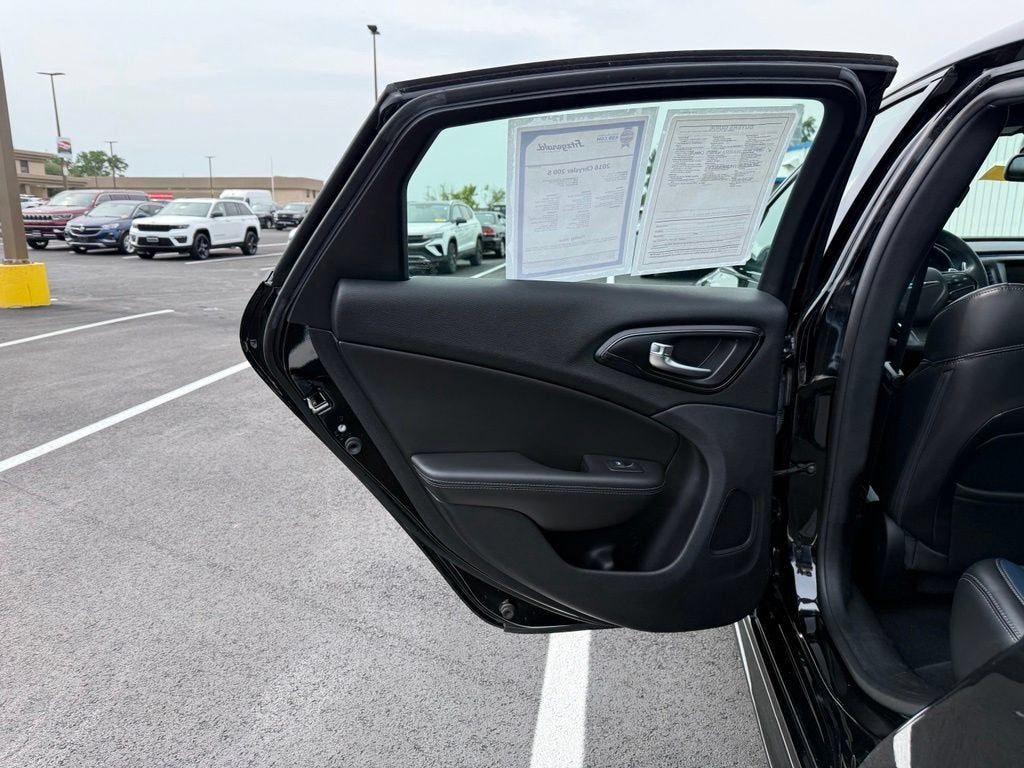2016 Chrysler 200 S