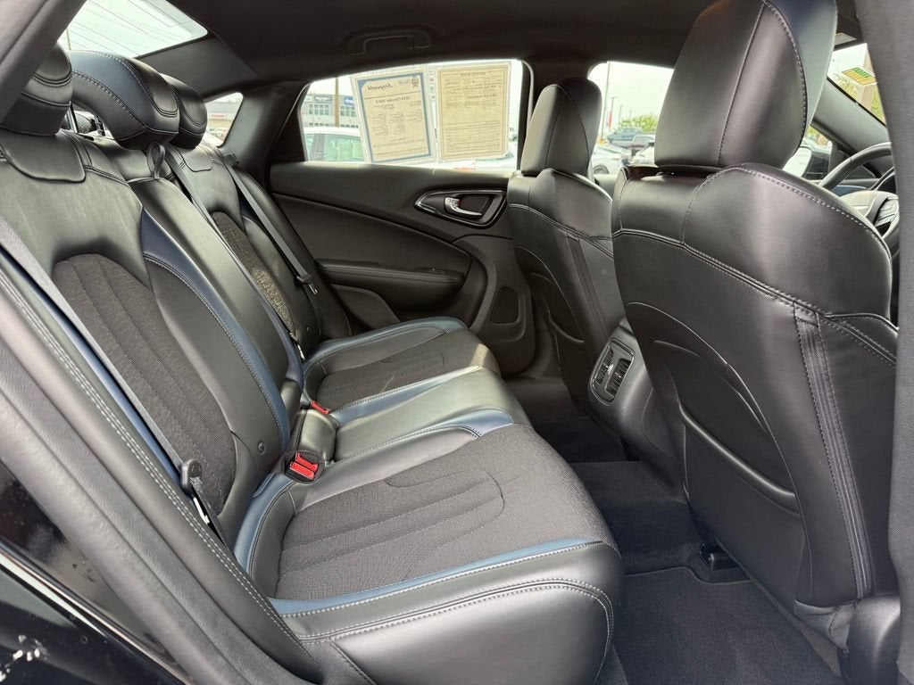 2016 Chrysler 200 S