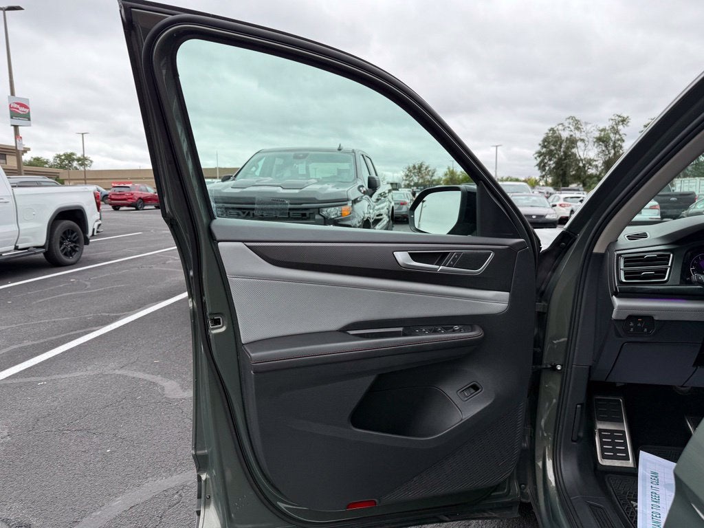 2024 Volkswagen Atlas 2.0T Peak Edition SE w/Technology