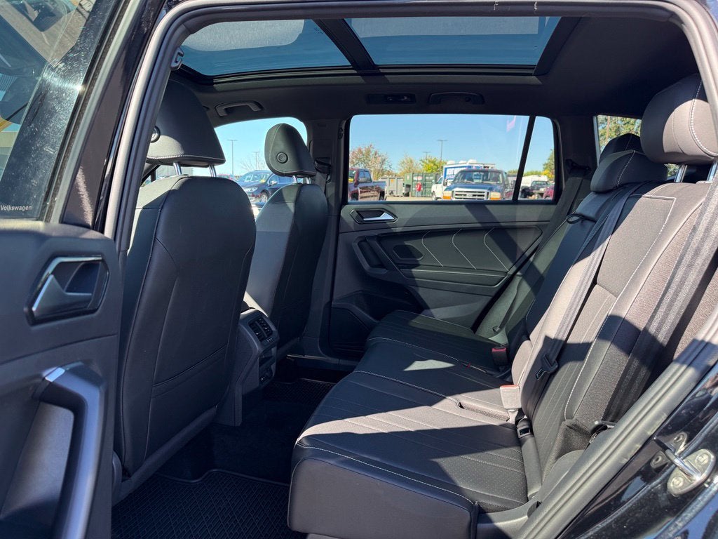 2023 Volkswagen Tiguan 2.0T SE R-Line Black