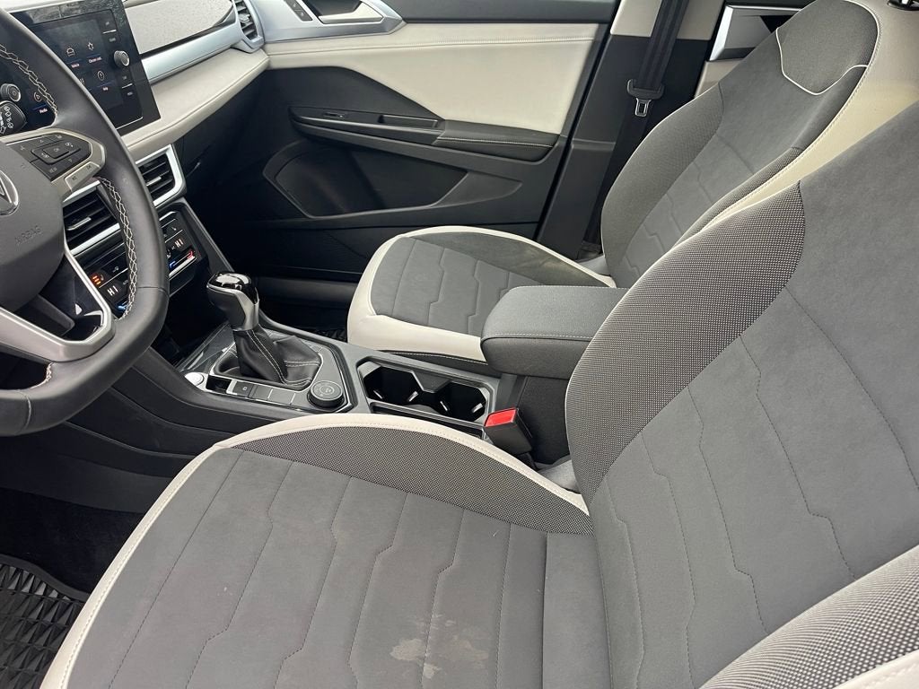 2025 Volkswagen Taos SE