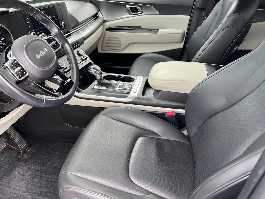 2023 Kia Carnival LX