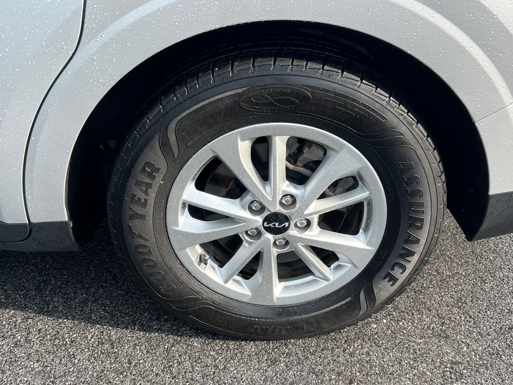 2023 Kia Carnival LX