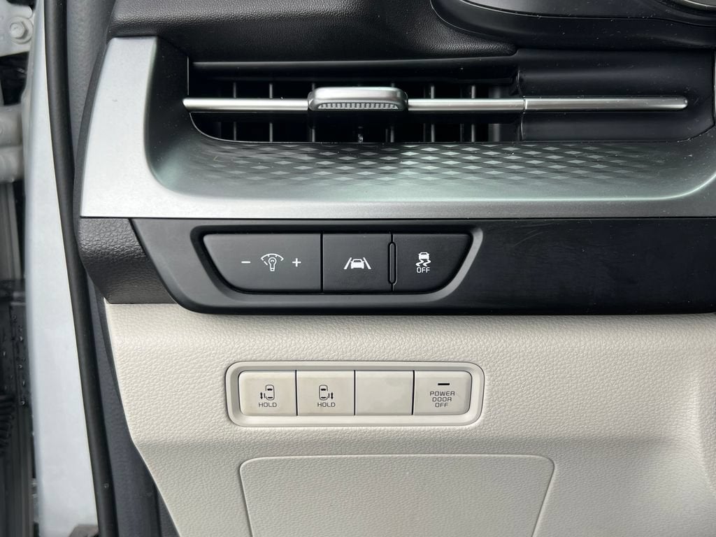 2023 Kia Carnival LX