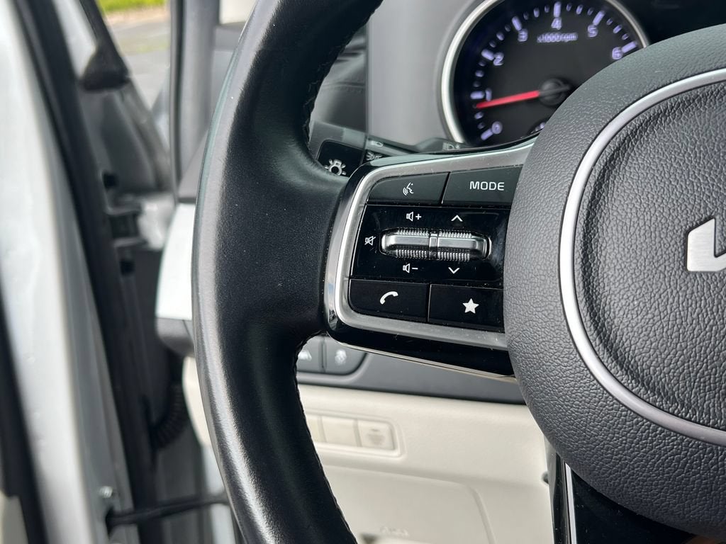 2023 Kia Carnival LX