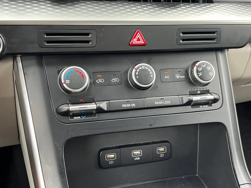 2023 Kia Carnival LX