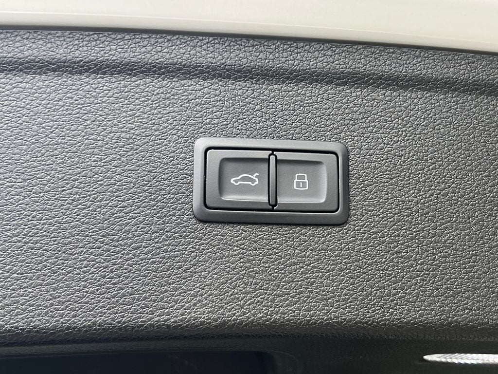 2022 Audi Q5 S line Premium Plus
