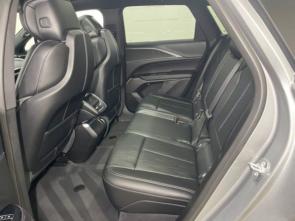 2025 Cadillac LYRIQ Luxury 1