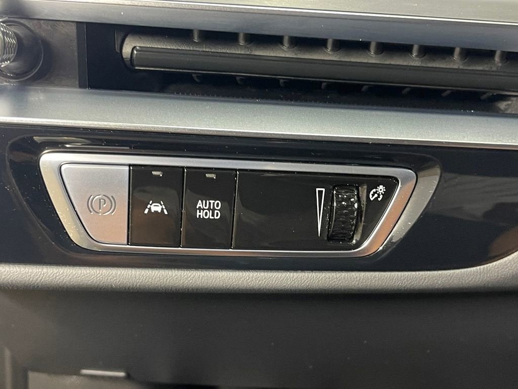 2025 Cadillac LYRIQ Luxury 1