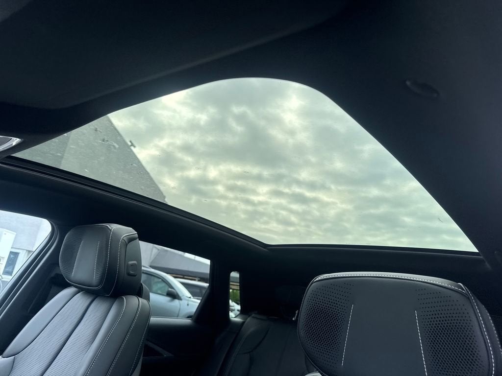 2024 Cadillac LYRIQ Luxury 2