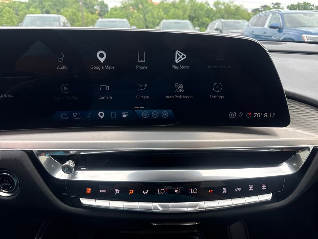 2024 Cadillac LYRIQ Luxury 2