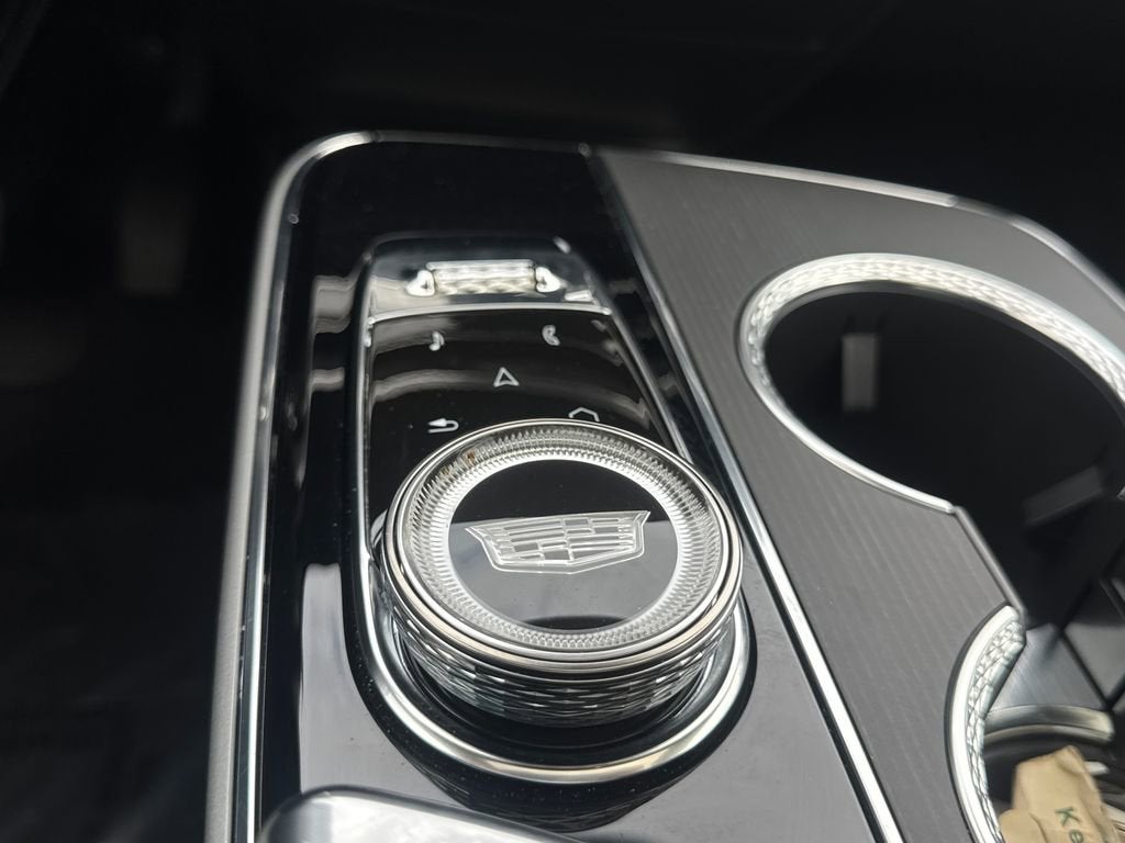 2024 Cadillac LYRIQ Luxury 2