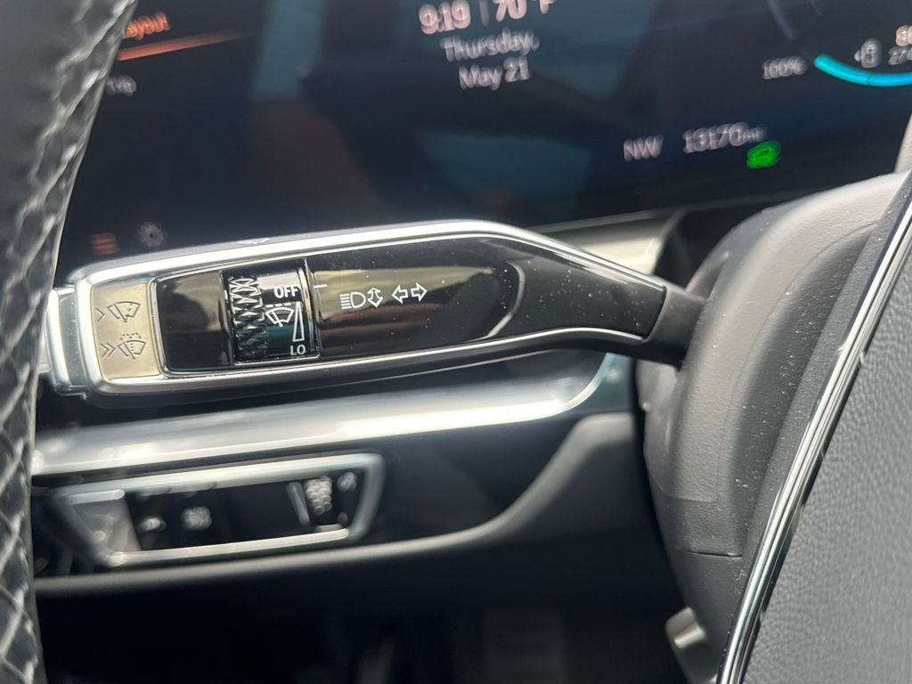 2024 Cadillac LYRIQ Luxury 2