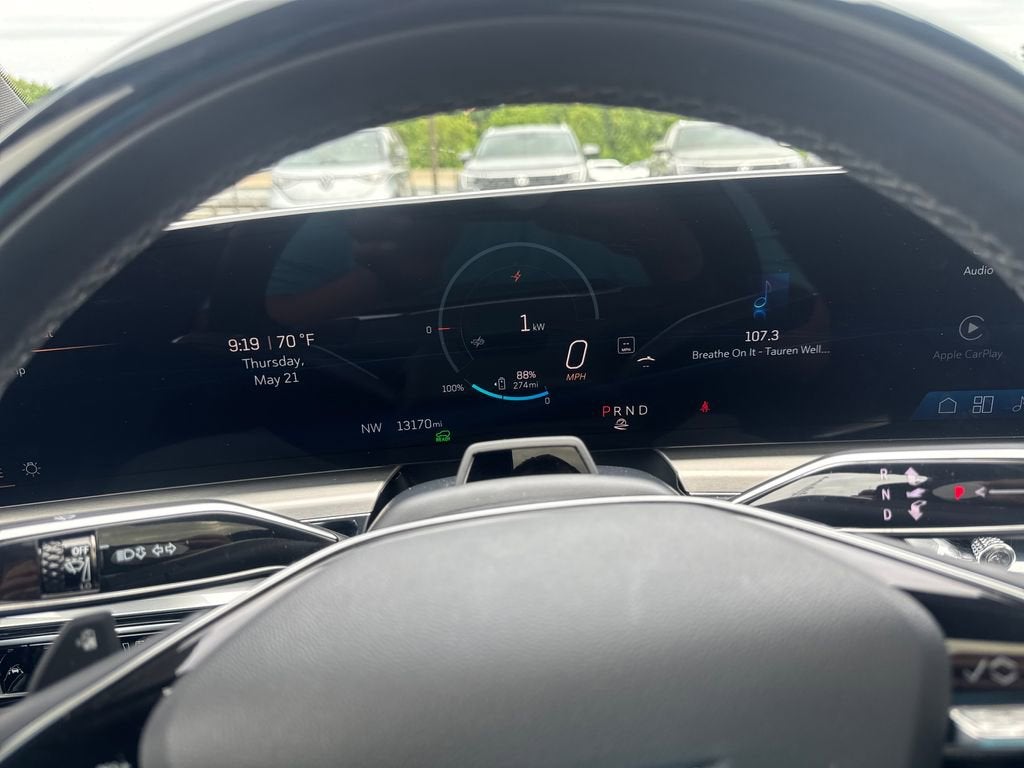 2024 Cadillac LYRIQ Luxury 2
