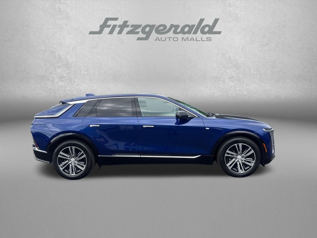2024 Cadillac LYRIQ Luxury 2