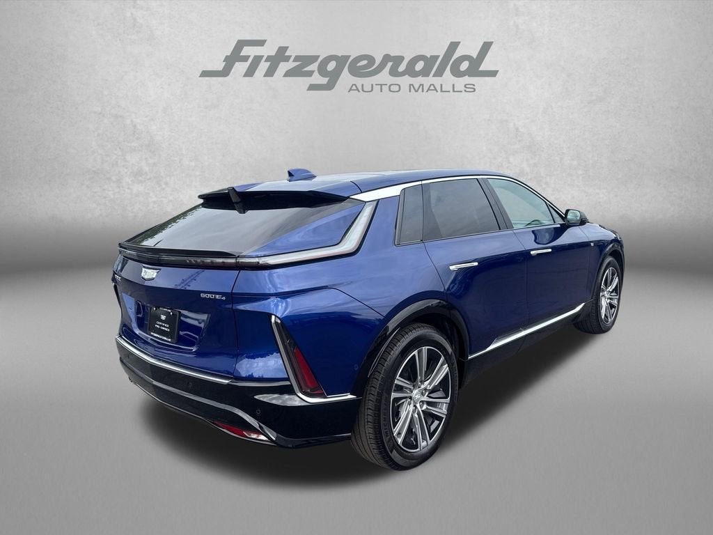 2024 Cadillac LYRIQ Luxury 2