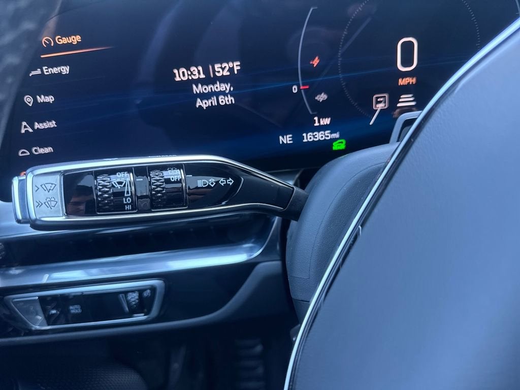 2024 Cadillac LYRIQ Luxury 3