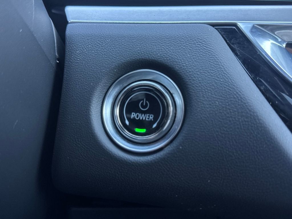 2024 Cadillac LYRIQ Luxury 3