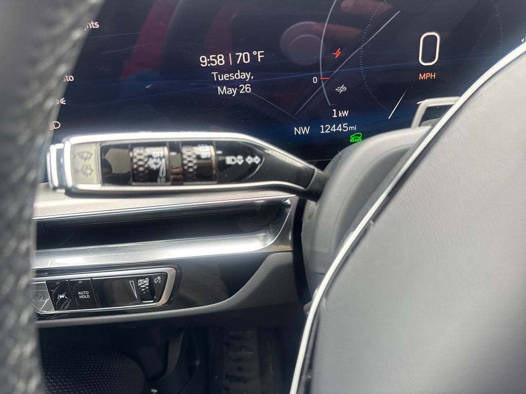 2025 Cadillac LYRIQ Luxury 3