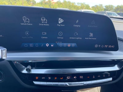 2025 Cadillac LYRIQ Luxury 3