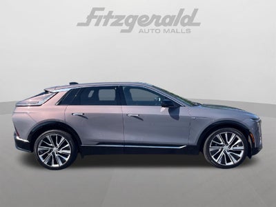 2025 Cadillac LYRIQ Luxury 3