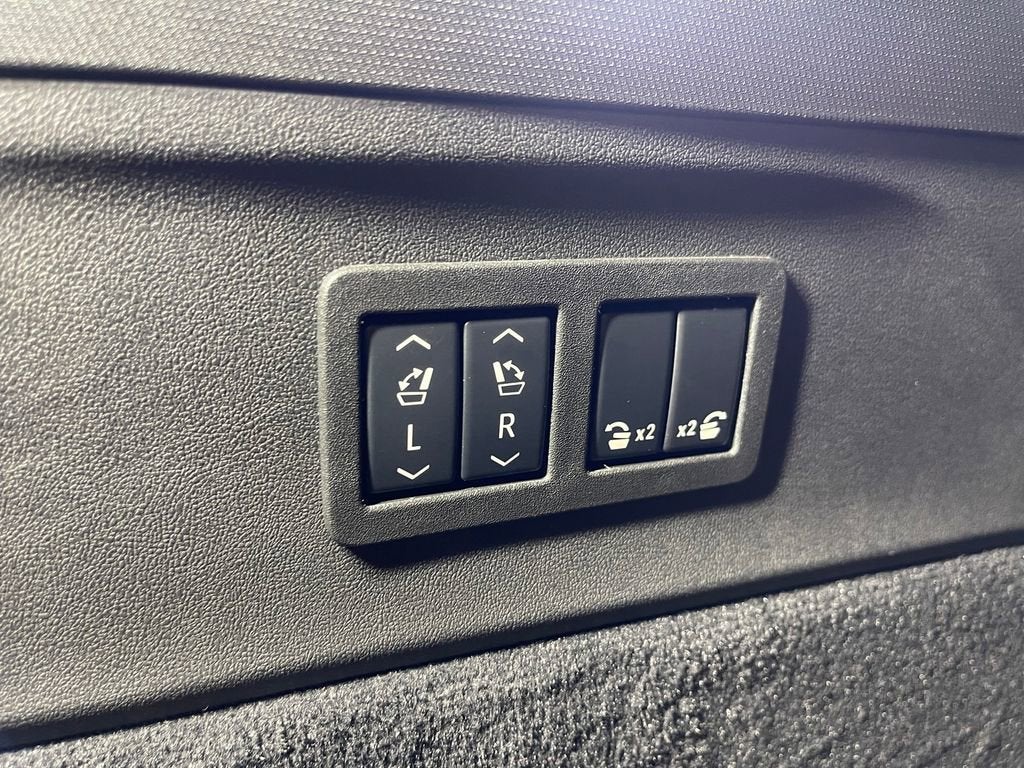 2025 Cadillac ESCALADE IQ Sport 1