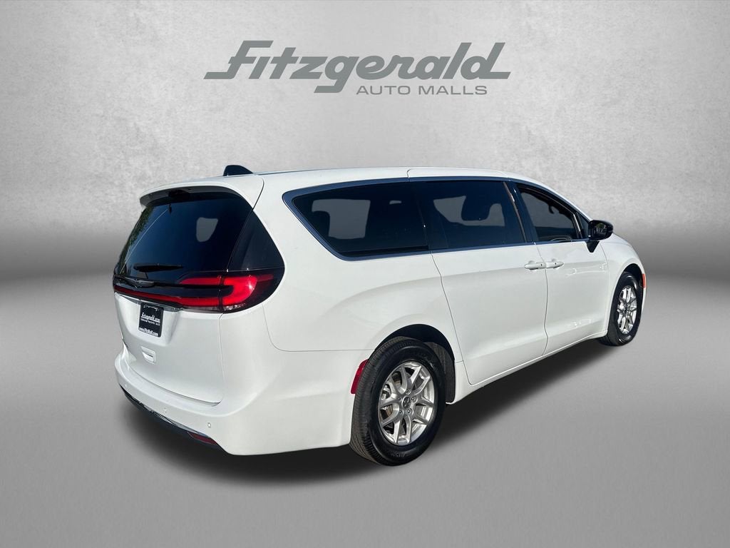 2024 Chrysler Pacifica Touring