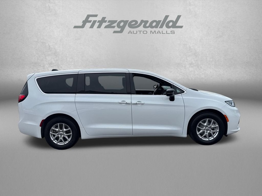 2024 Chrysler Pacifica Touring