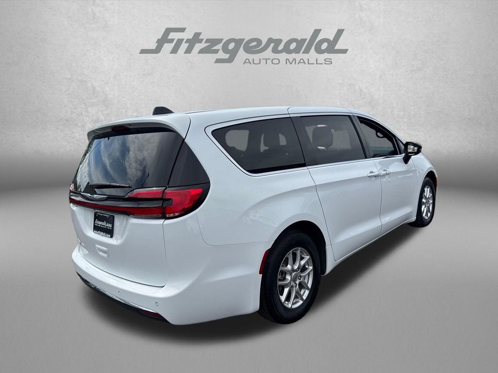 2024 Chrysler Pacifica Touring