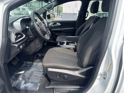 2024 Chrysler Pacifica Touring