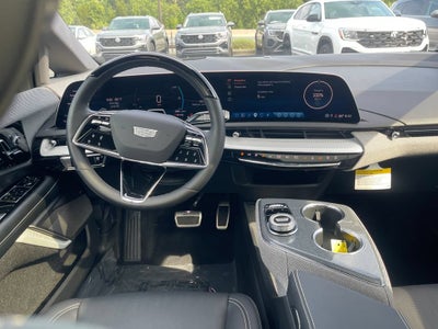 2025 Cadillac OPTIQ Luxury 2