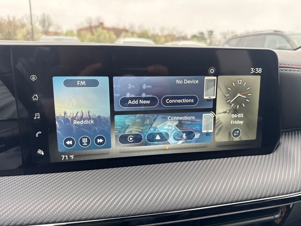 2025 Nissan Kicks SR