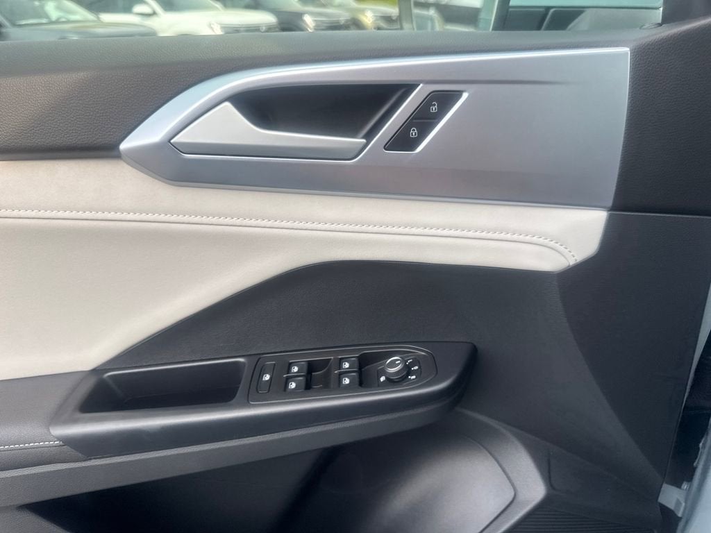 2025 Volkswagen Taos SE