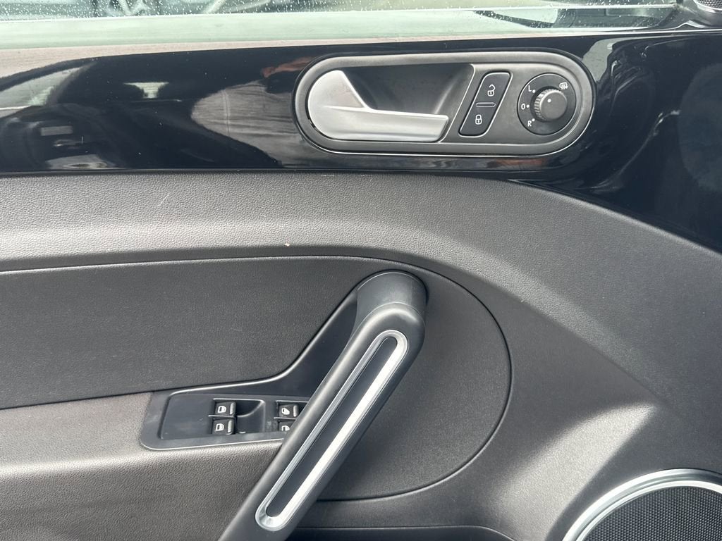 2013 Volkswagen Beetle Convertible 2.0T