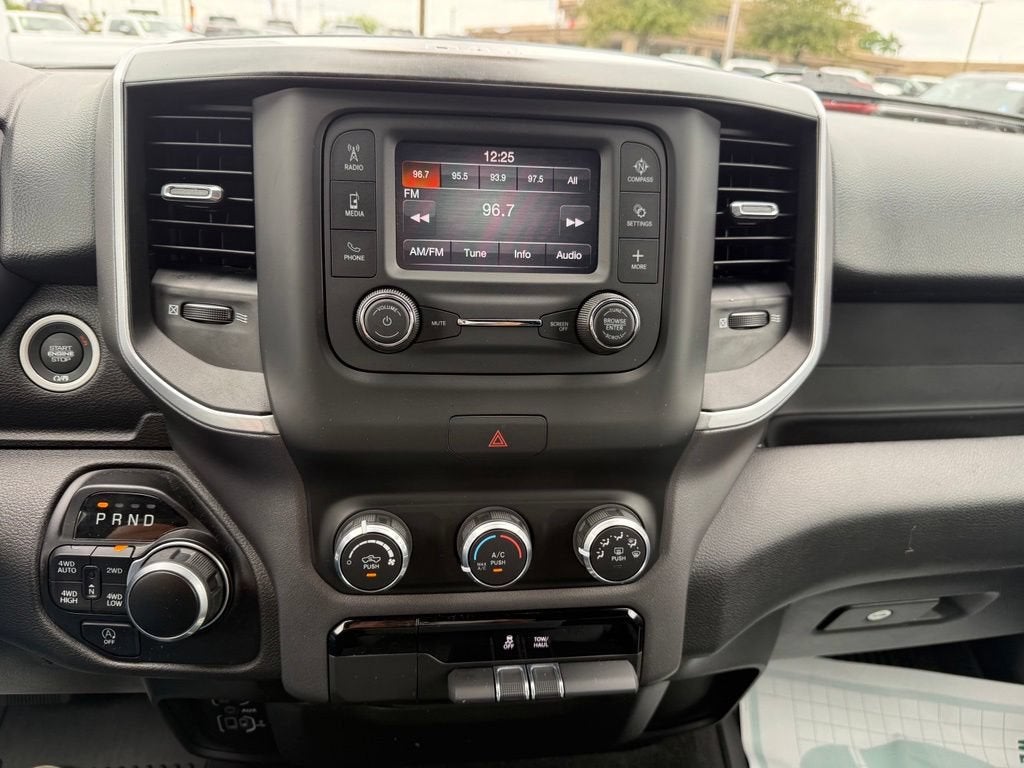 2022 RAM 1500 Big Horn Crew Cab 4x4 5'7" Box