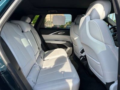 2024 Cadillac LYRIQ Luxury 2