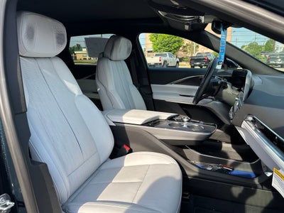 2024 Cadillac LYRIQ Luxury 2