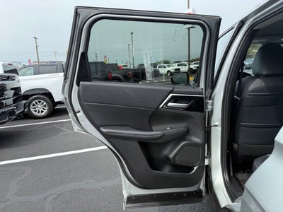 2024 Mitsubishi Outlander SE