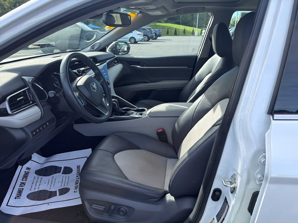 2020 Toyota Camry Hybrid XLE
