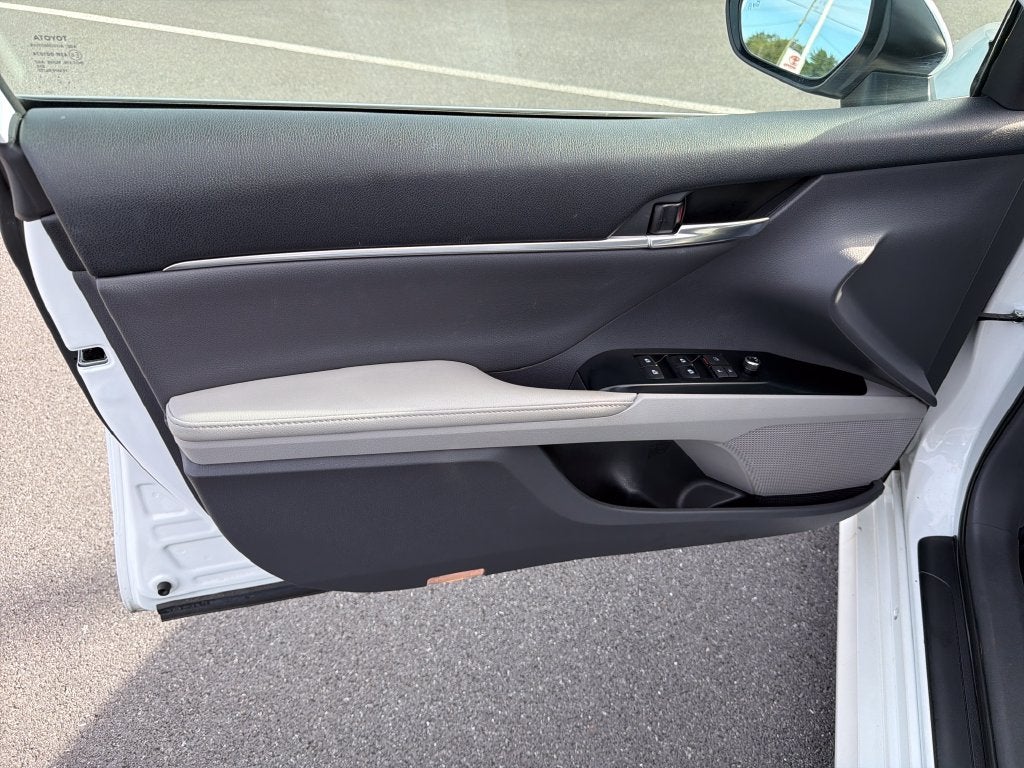 2020 Toyota Camry Hybrid XLE