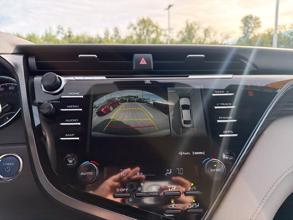 2020 Toyota Camry Hybrid XLE