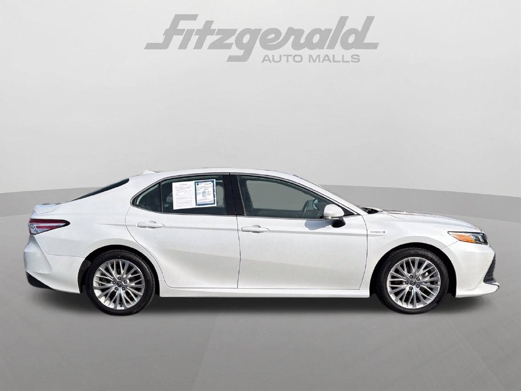 2020 Toyota Camry Hybrid XLE