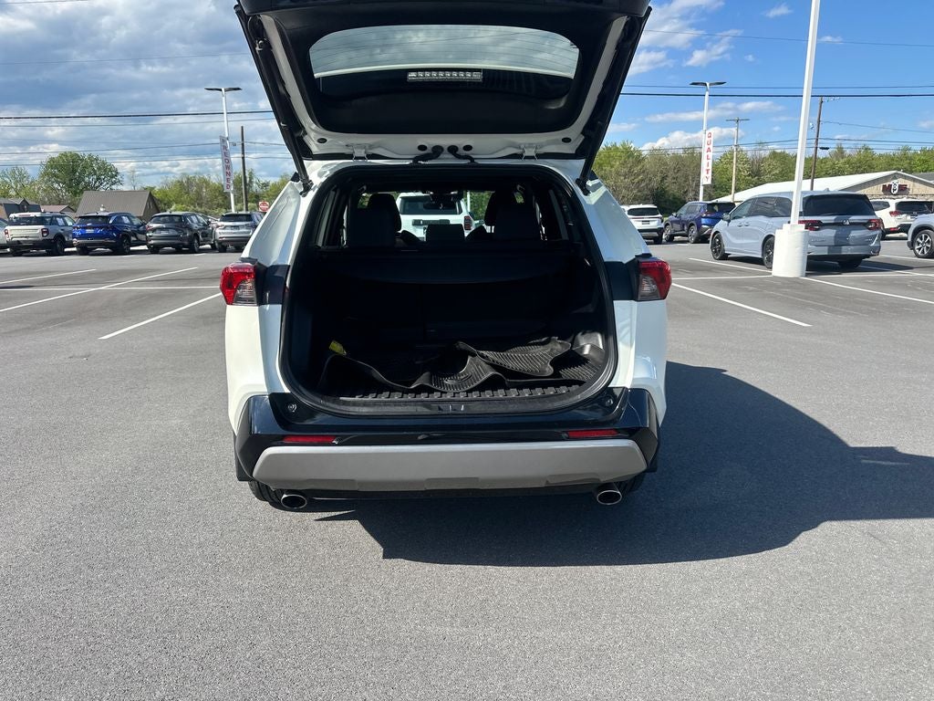 2022 Toyota RAV4 Hybrid SE