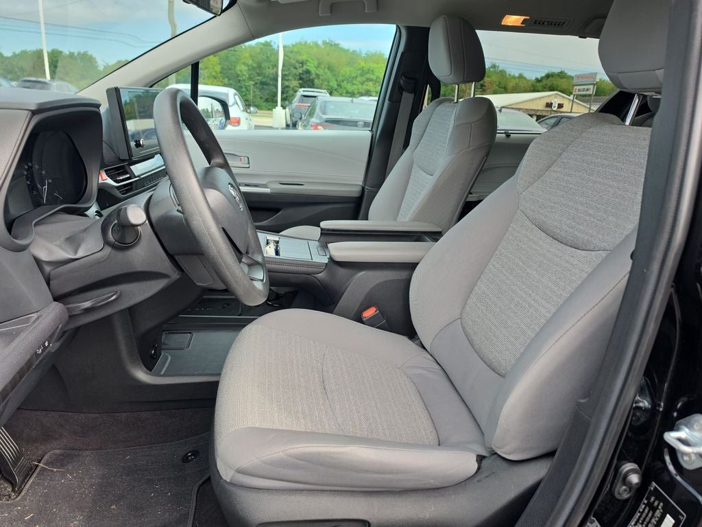 2025 Toyota Sienna LE 8 Passenger
