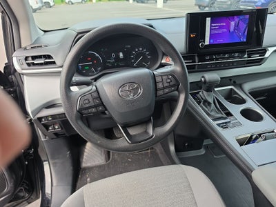 2025 Toyota Sienna LE 8 Passenger