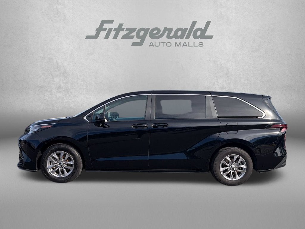 2025 Toyota Sienna LE 8 Passenger